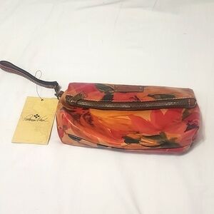 Patricia Nash floral magnetic clutch